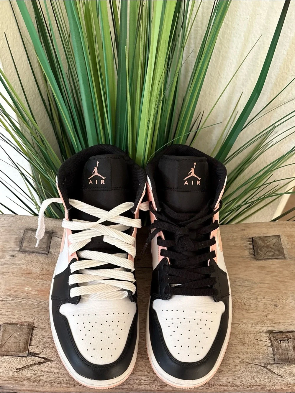 Air Jordan 1 Retro OG Crimson Tint Sneakers
